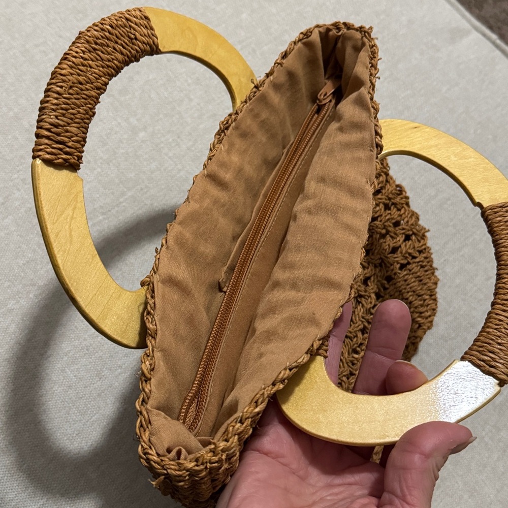 White Stag Straw Bag-Rusty Brown Woven Exterior-3 Compartments-Wooden Handle-EUC - Picture 8 of 16